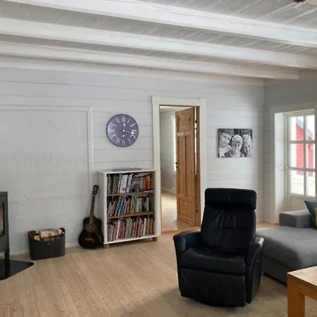 Comfortable House In Quiet Area *